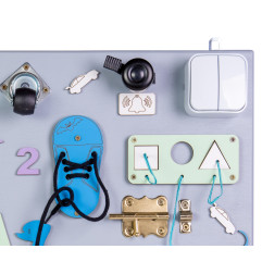 Medinė manipuliacinė montessori lenta, oranžinis laikrodis 50x37,5cm