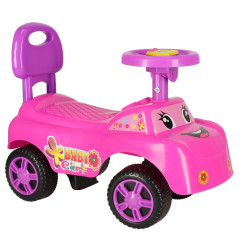paspiriamas automobilis rožinės spalvos