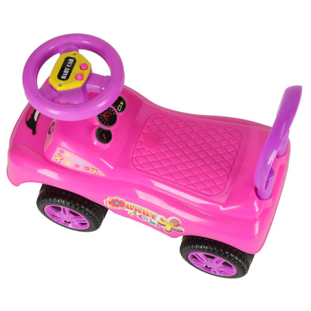 paspiriamas automobilis rožinės spalvos