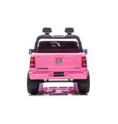 RAM 3500 rožinės spalvos transporto priemonė