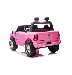 RAM 3500 rožinės spalvos transporto priemonė