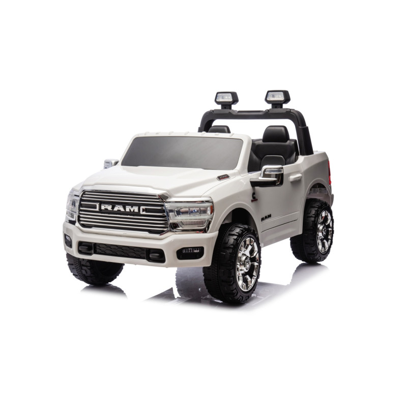 RAM 3500 baltos spalvos transporto priemonė RAM 3500 baltos spalvos transporto priemonė