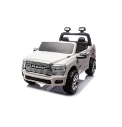 RAM 3500 baltos spalvos transporto priemonė