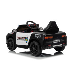 Policijos 911 agentūros transporto priemonė Juoda