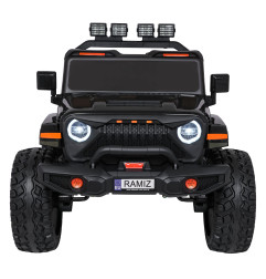 Ekstremalaus sporto 4x4 transporto priemonės kintamo dydžio juodos spalvos
