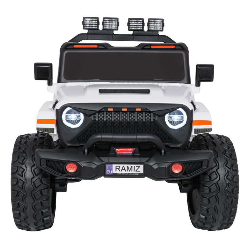 Ekstremalaus sporto kintamo dydžio 4x4 transporto priemonė Balta Ekstremalaus sporto kintamo dydžio 4x4 transporto priemonė Balta