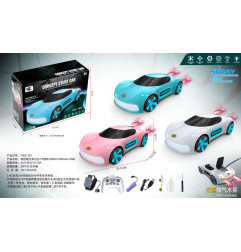 Automobilis su dūmų funkcija, valdomas nuotolinio valdymo pulteliu ir mėlynos spalvos laikrodžiu