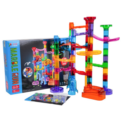 Tamsoje šviečiantis konstruktorius su kamuoliukų trasa 72 detalės