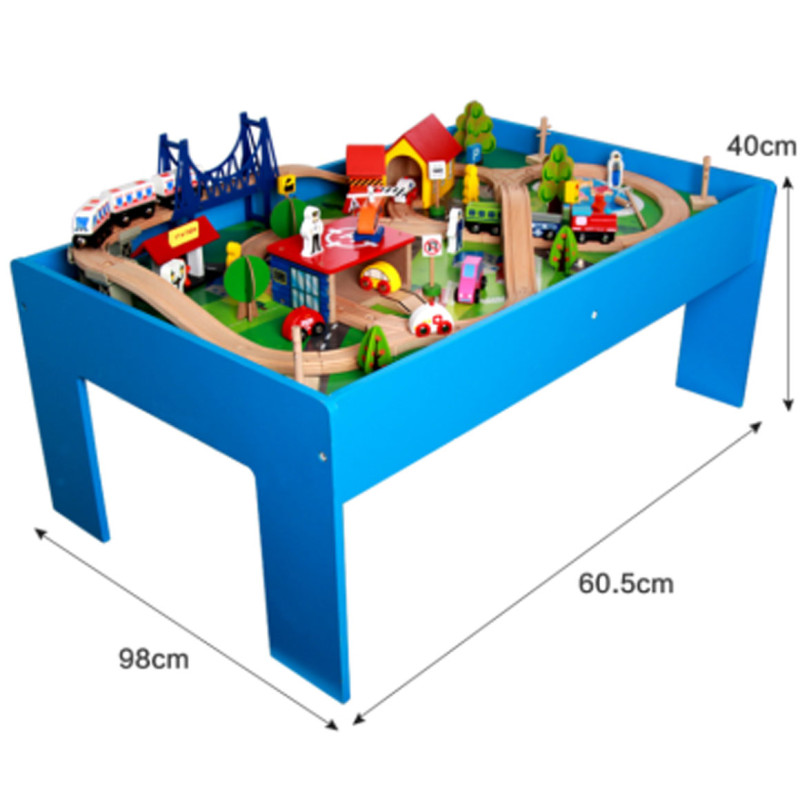 MEGA medinis traukinys ant stalo MEGA medinis traukinys ant stalo