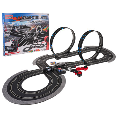 Lenktynių trasa su automobiliais