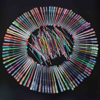 Spalvoti geliniai rašikliai dėkle 100 vnt. + 100 pildomųjų talpyklų