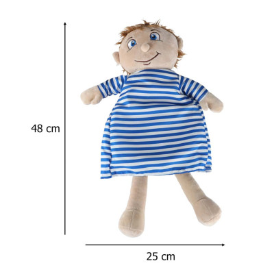 Anatomijos besimokantis berniukas su talismanu