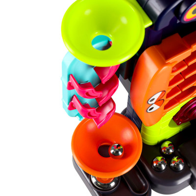 Kamuoliukų kliūčių ruožo arkadinis žaidimas, skirtas kamuoliukams