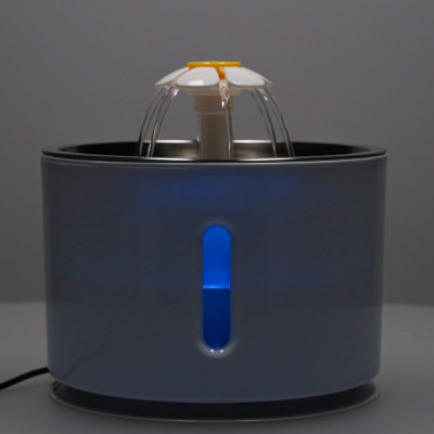 Automatinė Gertuvė šuniui ir katei USB LED 2,4 l su valymo filtru