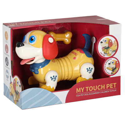 Interaktyvus šuo su kaulu robotas reaguoja į prisilietimą