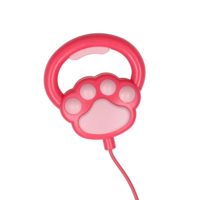 Interaktyvi katė ant pavadėlio miauksi vaikšto vizgina uodegą vizgina smėlio spalvos