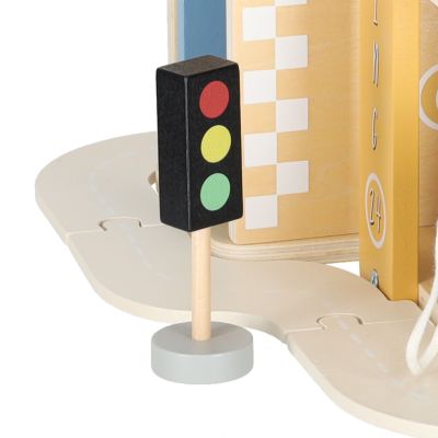 Medinis garažas Automobilių stovėjimo aikštelė Dviejų aukštų degalinė