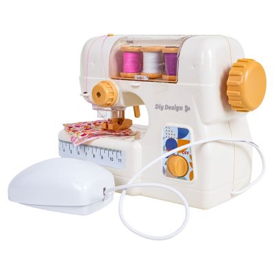 Siuvimo mašina + priedai Balta