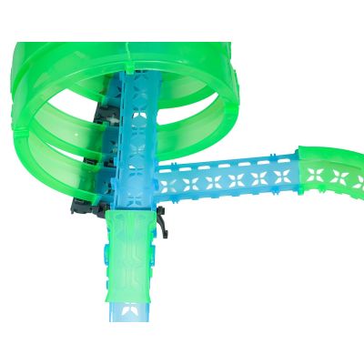 Tamsoje šviečianti lenktynių trasa 85vnt.