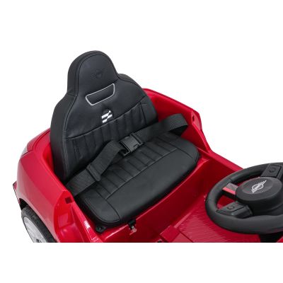 "Mini Cooper" raudonos spalvos transporto priemonė