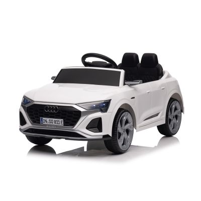 Balta „Audi SQ8“ transporto priemonė
