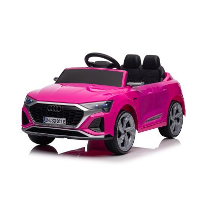 „Audi SQ8“ rožinės spalvos automobilis